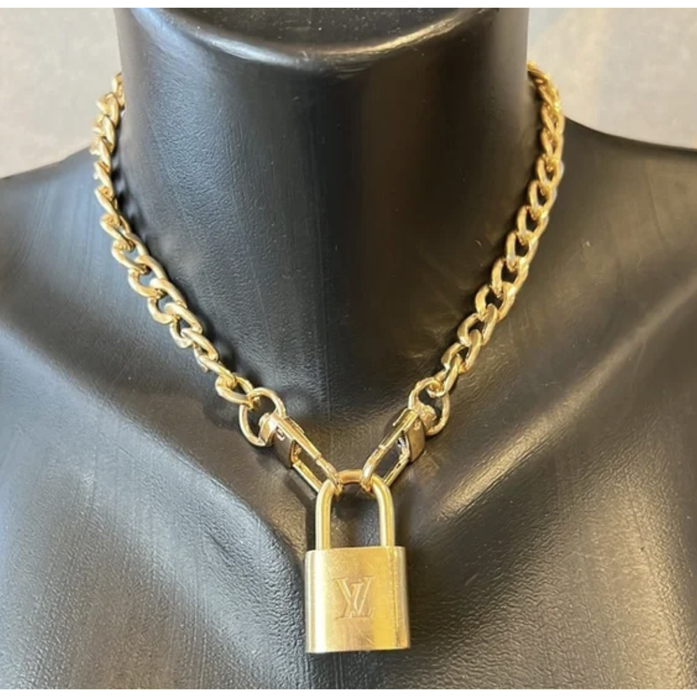 Fantastic Necklace with AUTHENTIC LV Lock 🔒